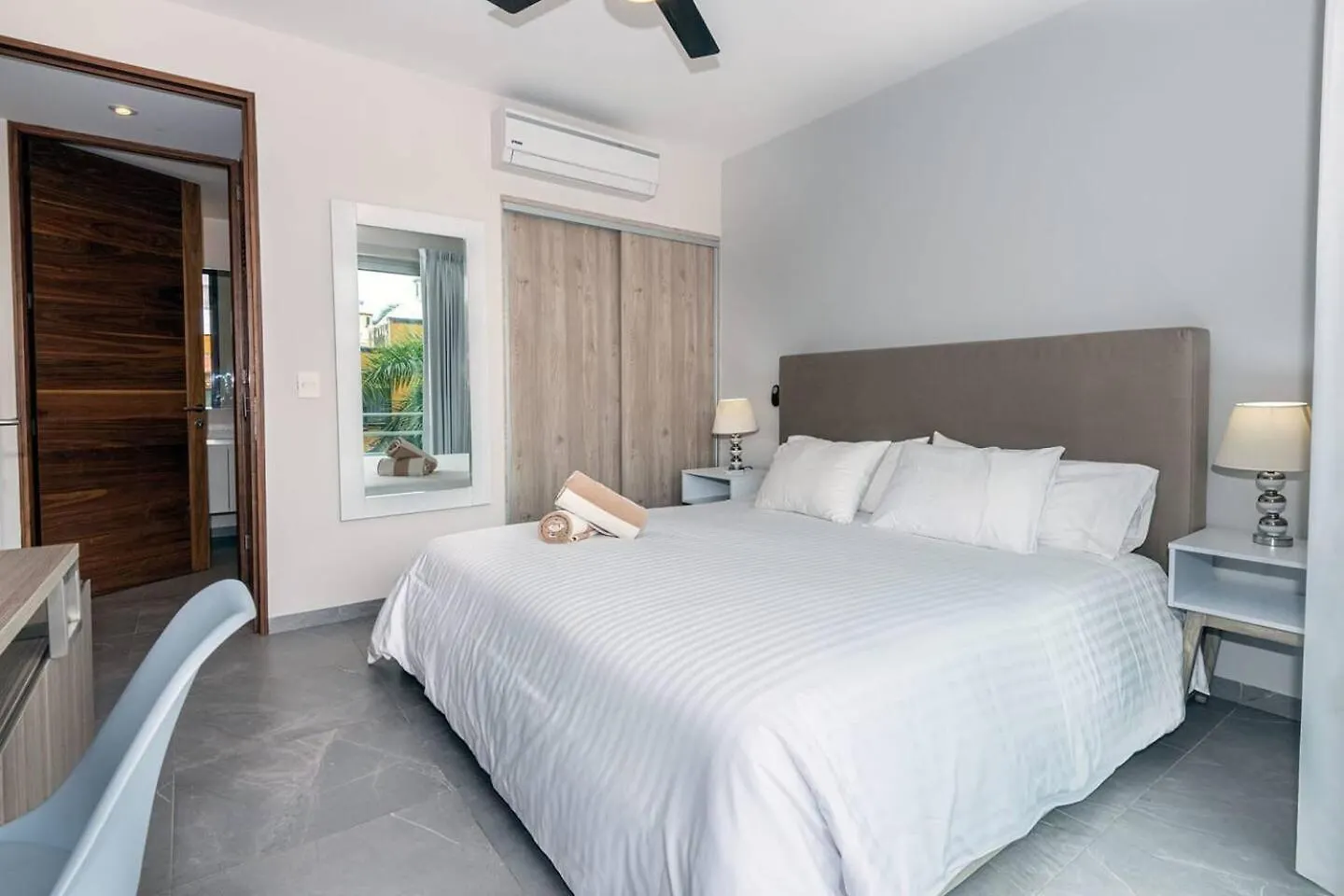 Luxury Condo, 150Mb, 2 Bedroom, Cine, Gym, Pool Playa del Carmen Mexico