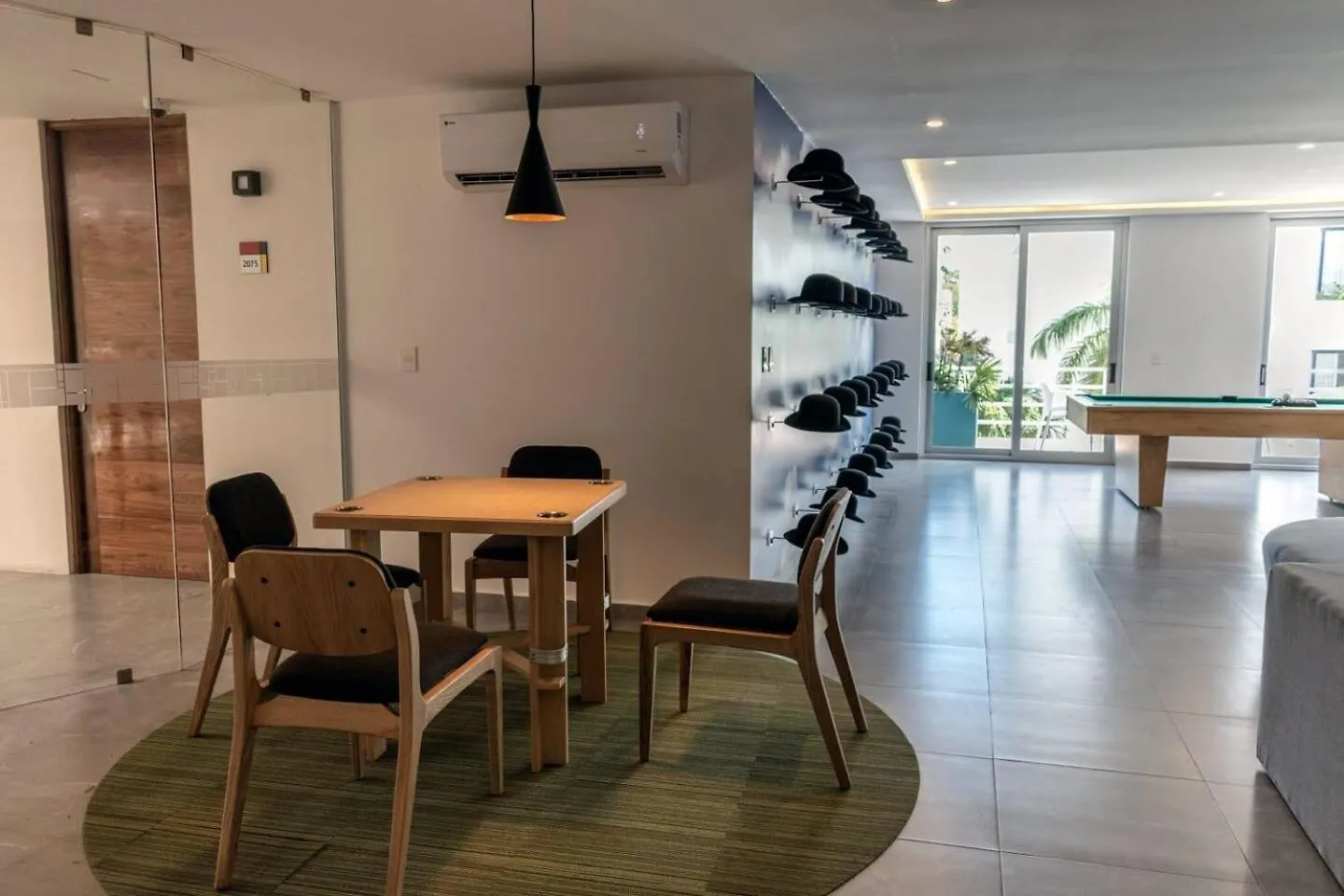 Luxury Condo, 150Mb, 2 Bedroom, Cine, Gym, Pool Playa del Carmen Apartment