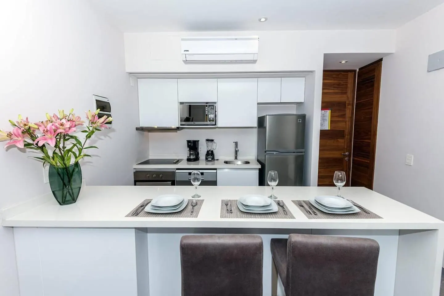 Luxury Condo, 150Mb, 2 Bedroom, Cine, Gym, Pool Playa del Carmen