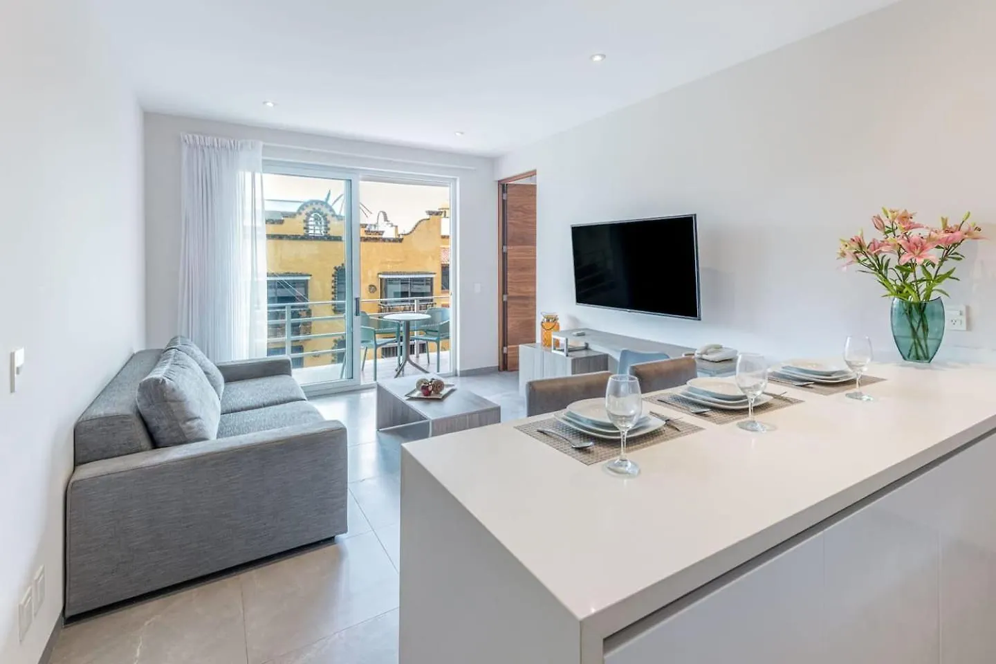 Luxury Condo, 150Mb, 2 Bedroom, Cine, Gym, Pool Playa del Carmen