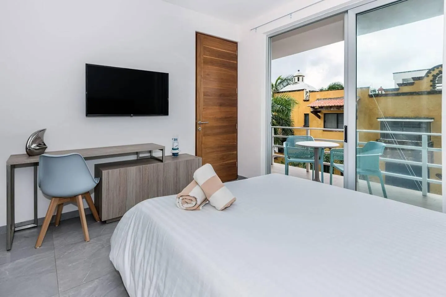 Luxury Condo, 150Mb, 2 Bedroom, Cine, Gym, Pool Playa del Carmen Apartment