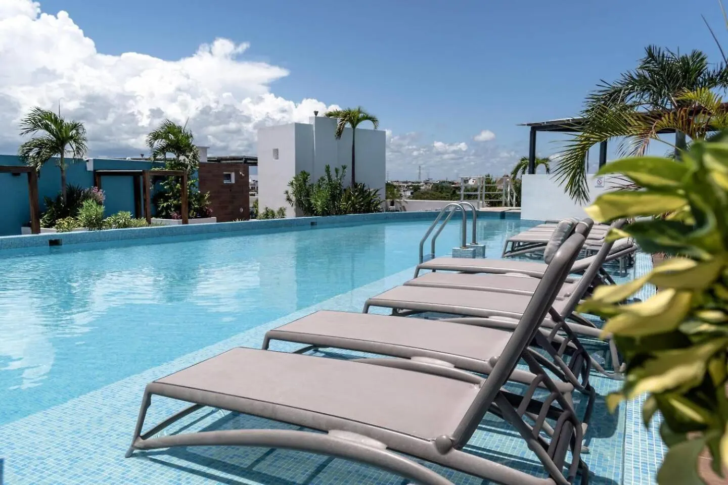 Luxury Condo, 150Mb, 2 Bedroom, Cine, Gym, Pool Playa del Carmen Apartment